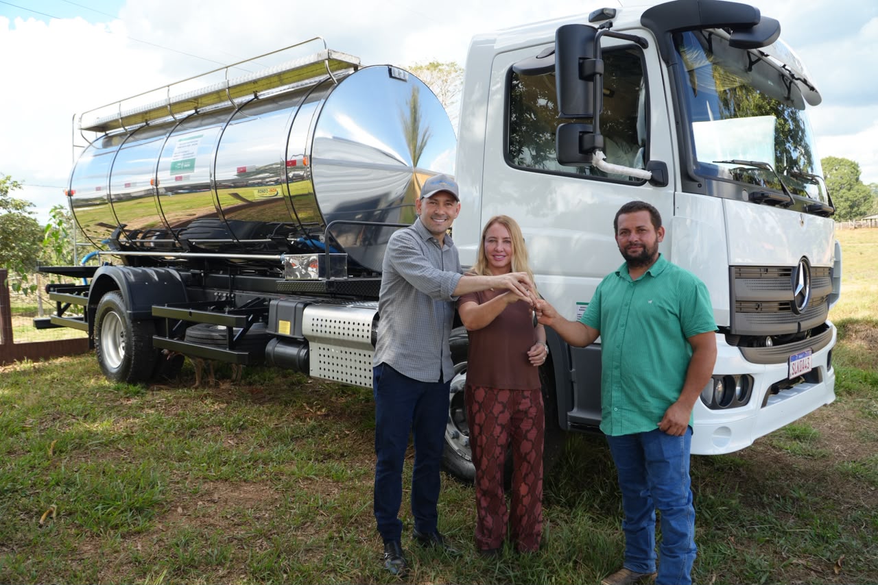 Ieda Chaves entrega caminhão-tanque para fortalecer produção leiteira em Ouro Preto do Oeste