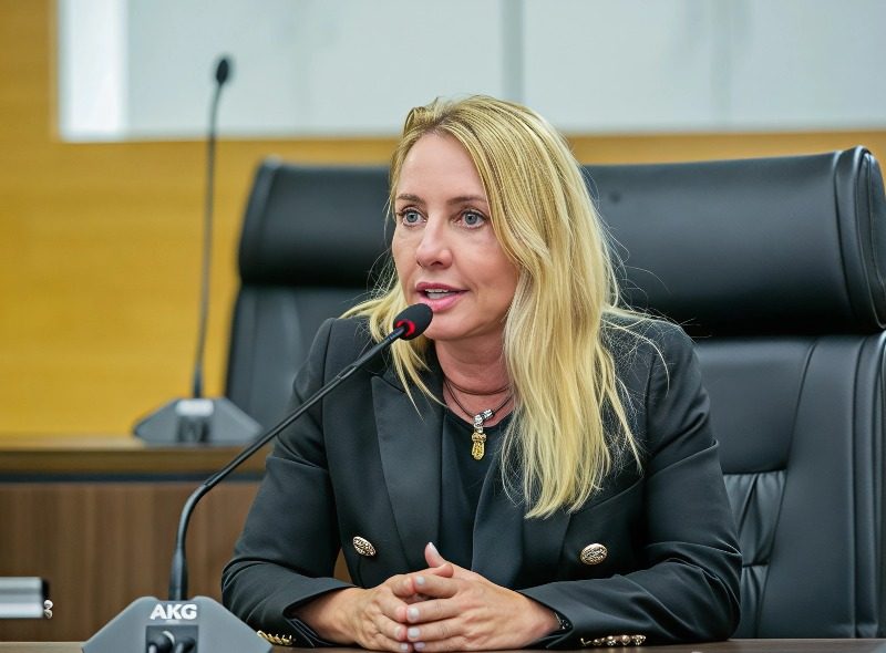 Ieda Chaves propõe tornozeleira rosa como reforço à proteção de mulheres em Rondônia