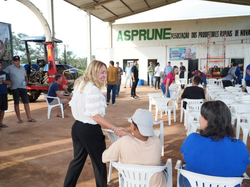Ieda Chaves destina carreta basculante para associação rural em Espigão do Oeste
