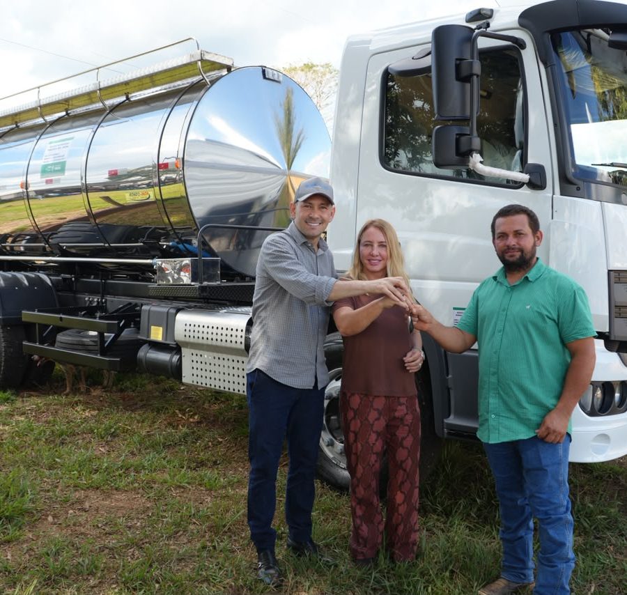Ieda Chaves entrega caminhão-tanque para fortalecer produção leiteira em Ouro Preto do Oeste