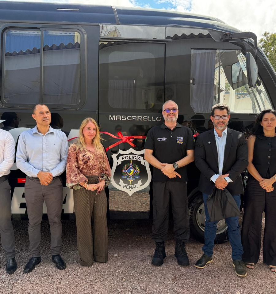 Ieda Chaves acompanha entrega de novo micro-ônibus à Polícia Penal de Rondônia para escoltas