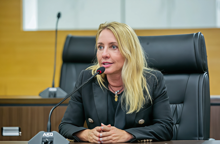 Ieda Chaves e Eyder Brasil apresentam lei que autoriza spray de defesa pessoal para mulheres